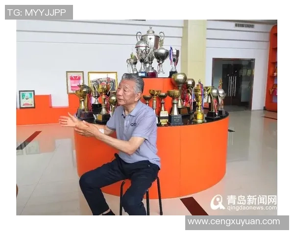 白毛球星的足球之路:从草根到巅峰,背后的奋斗与荣耀